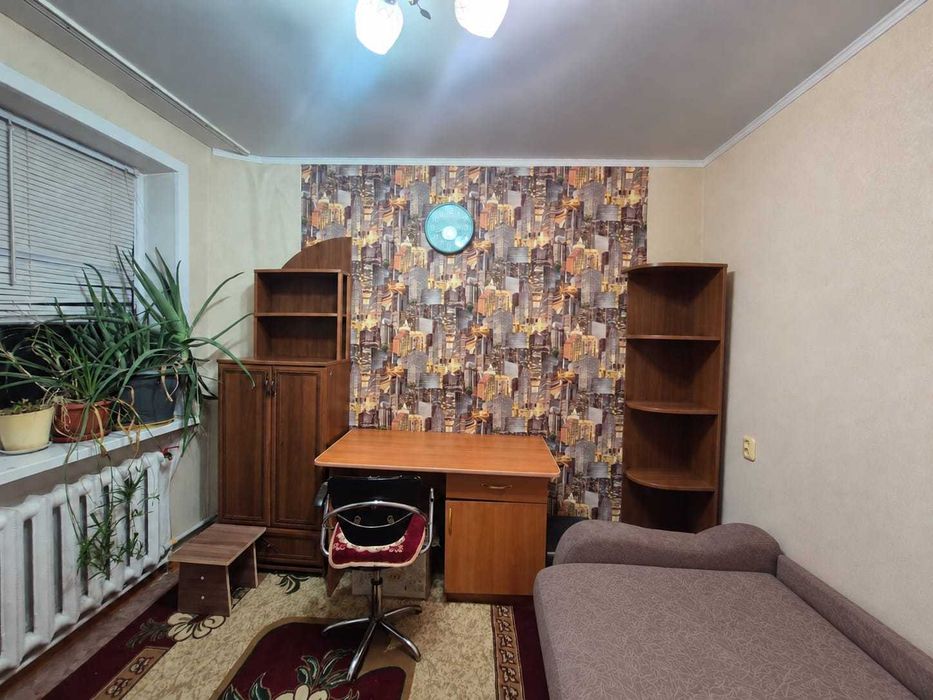 Продам 4 комн квартиру на 6 мкр