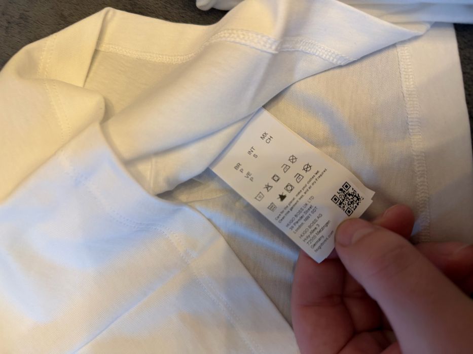 BOSS set 3 tricouri albe cu logo piept bumbac marimea S noi