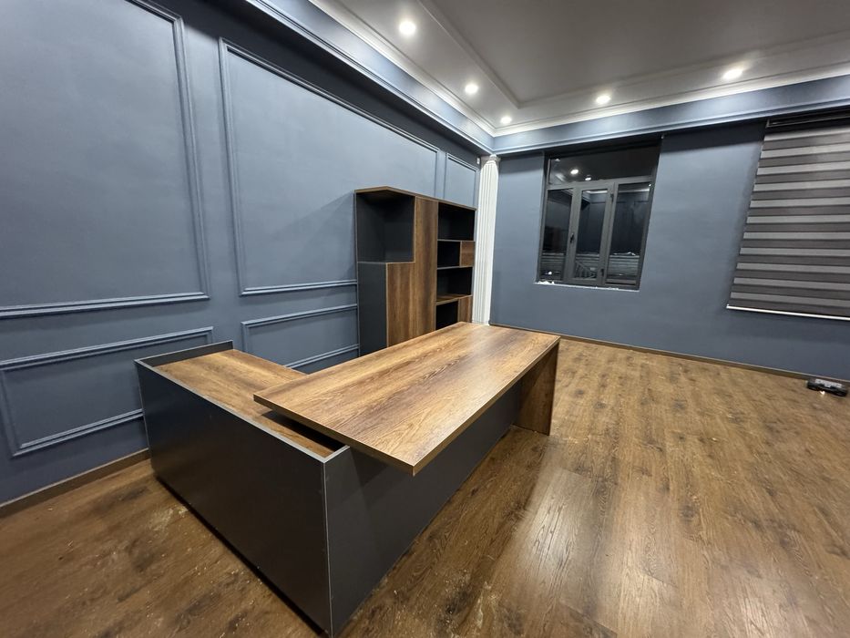 Стол директора. Офисный стол руководителя Стол для совещаний на заказ