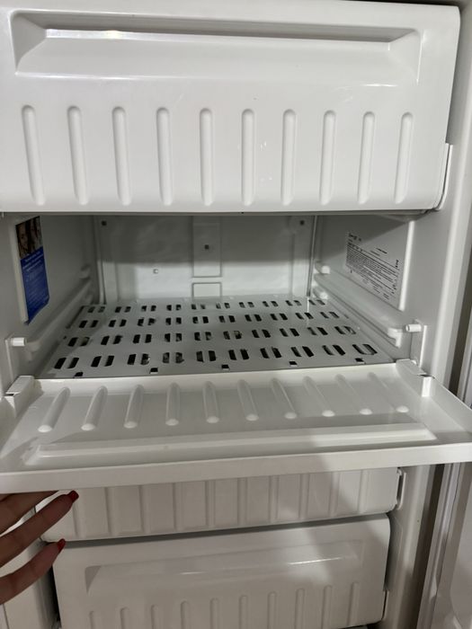 Продам морозильник indesit