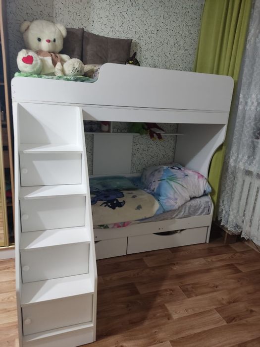 Детская двухъярусная кровать