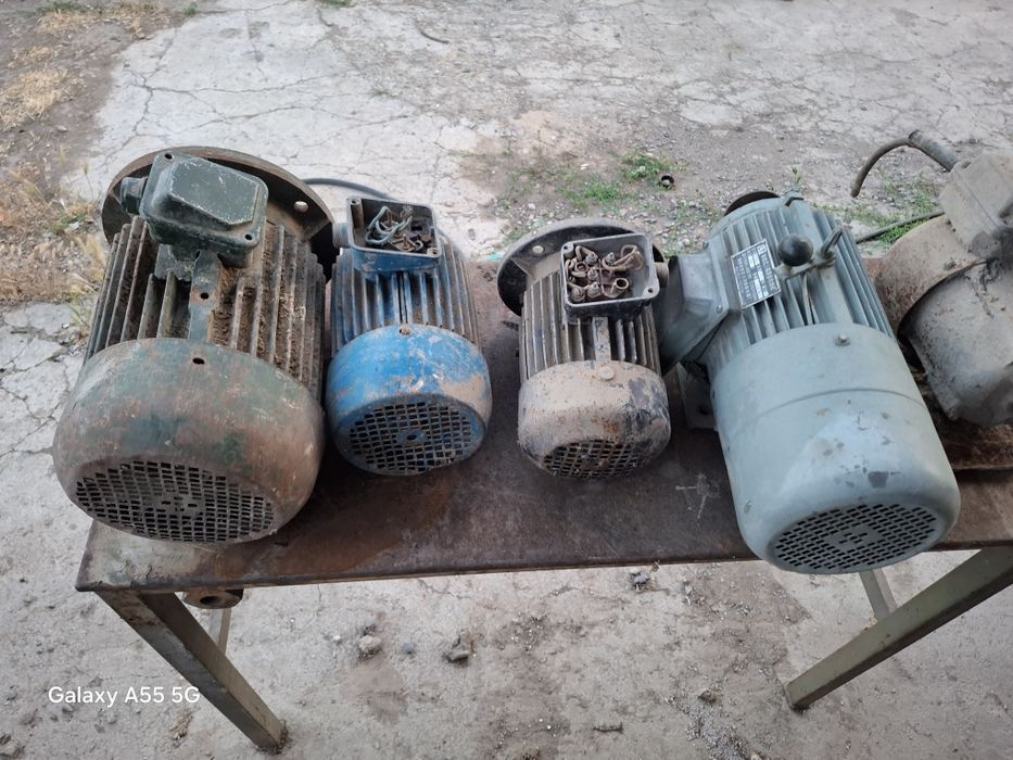 Продам 4 шт электродвигатель.