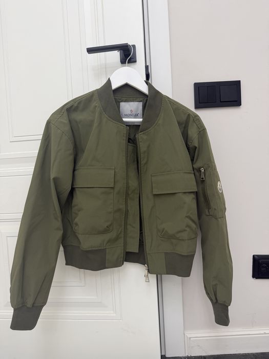 Курточка Moncler
