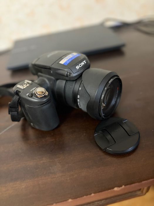 Камера Sony Cyber-shot DSC-R1