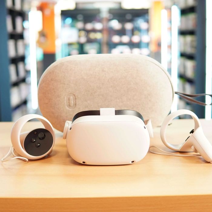 Casca VR All-in-One Oculus Quest 2, 64 GB + Husa de protectie/ 12 LUNI GARANTIE