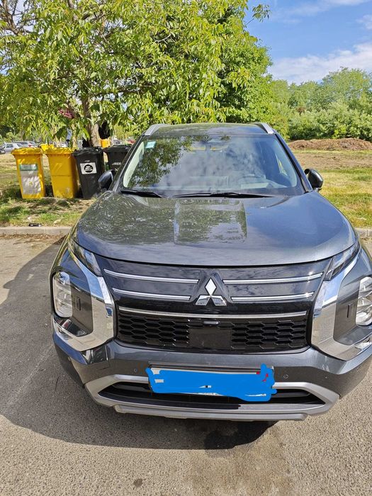 Mitsubishi outlander 4x4 plug in hybrid 2025