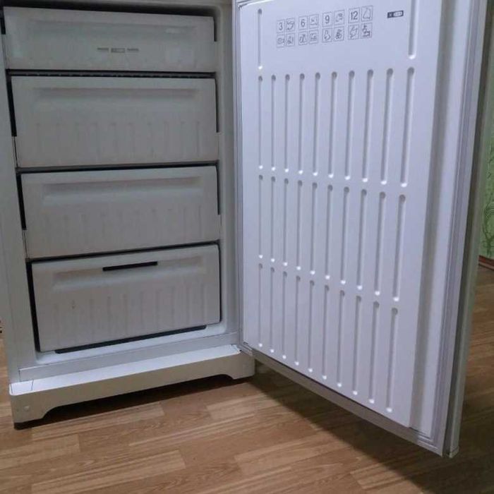 Продам  рабочую  морозилку в хорошем состоянии .