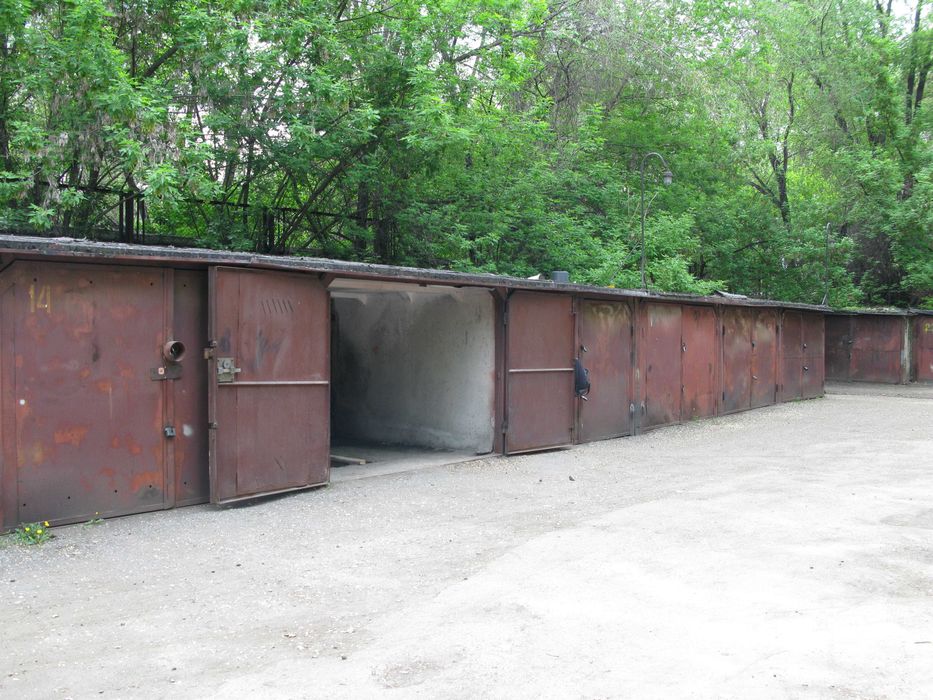 Дядя сдает гараж