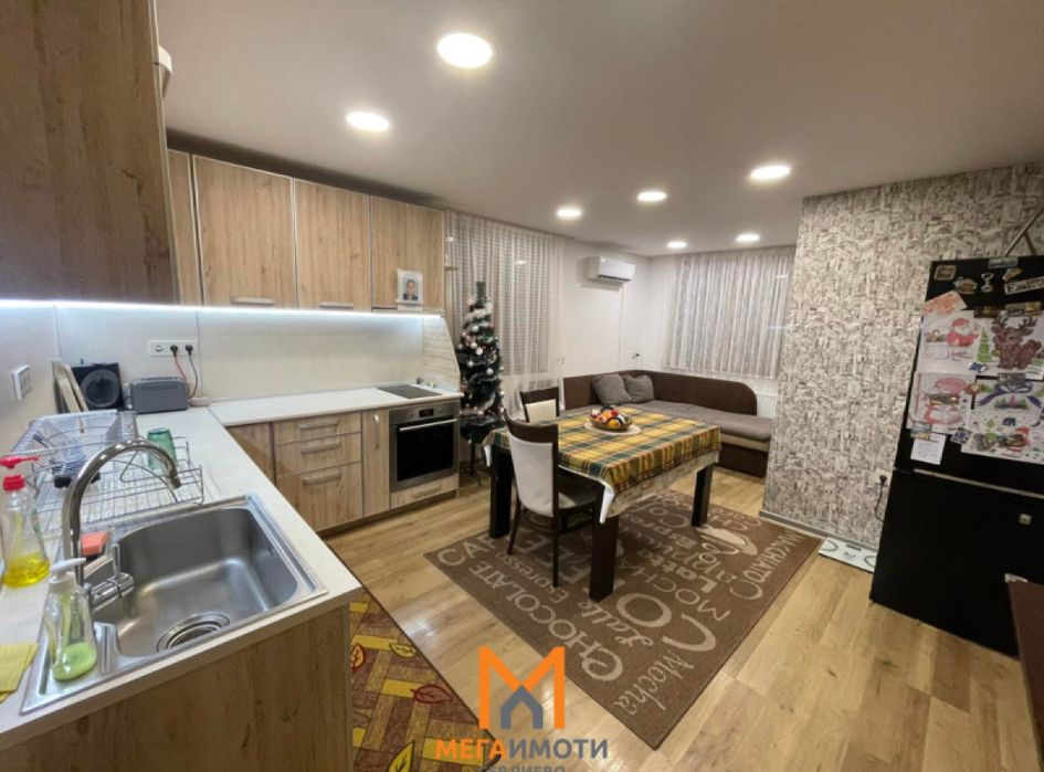 Продажба Етаж от къща гр. Севлиево - гр. Севлиево 102m² и двор 102m²