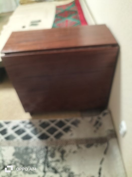 Стол раскладной на 10 человек , б/у , но в хорошем состоянии.