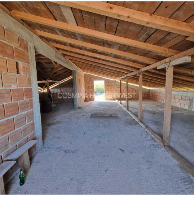 Casa la rosu ,3 camere + open space cu mansarda , constructie 2024 , 140mp ,teren 1500 mp , Sat Malaiesti ,PH la 15 min de oras, zona linistita