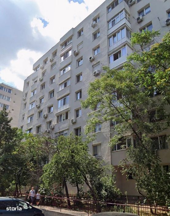 Apartament 3 camere, balcon, 2 băi,an 1984-Dristor