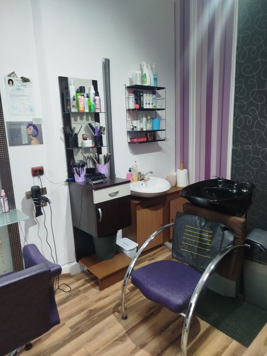 Продавам фризьорско оборудване