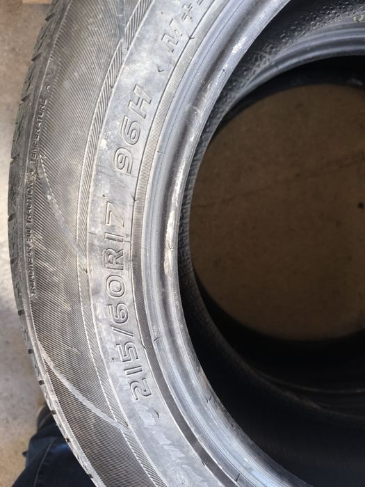 Продам резину 215/60/17