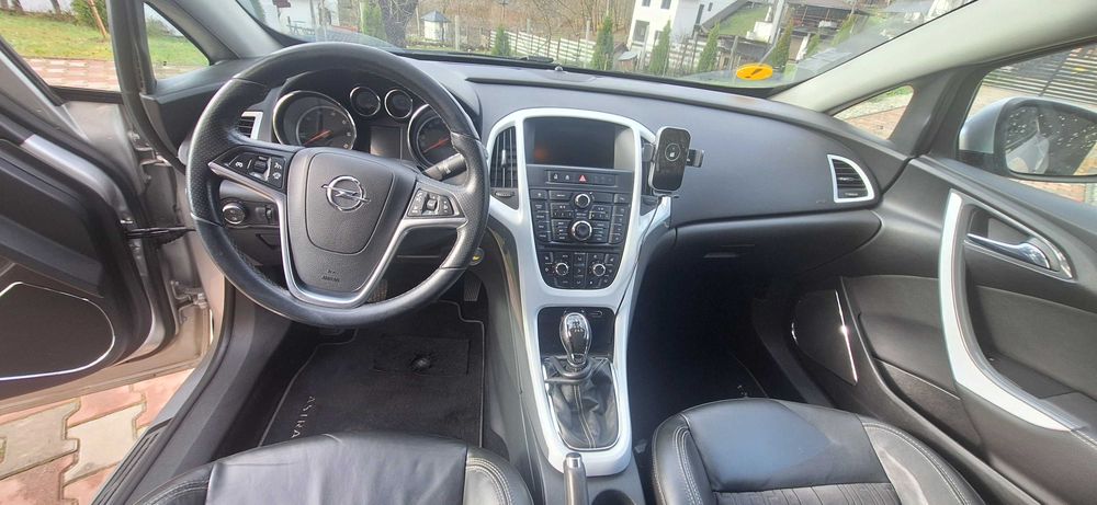 Opel astra j GTC