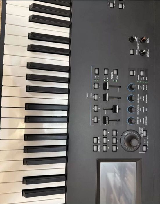 Продам синтезатор  YAMAHA MODX8