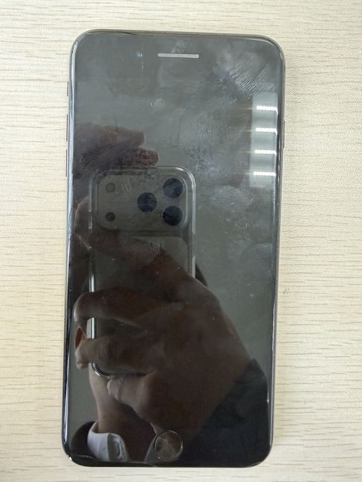 Продам айфон 7+ в идеальном состоянии