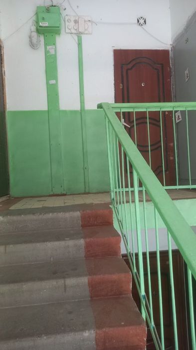 Продам чиланзар 6 . Двух комнатная.  Балкон 1,5*3