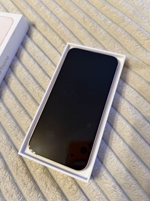 Продам iPhone 13