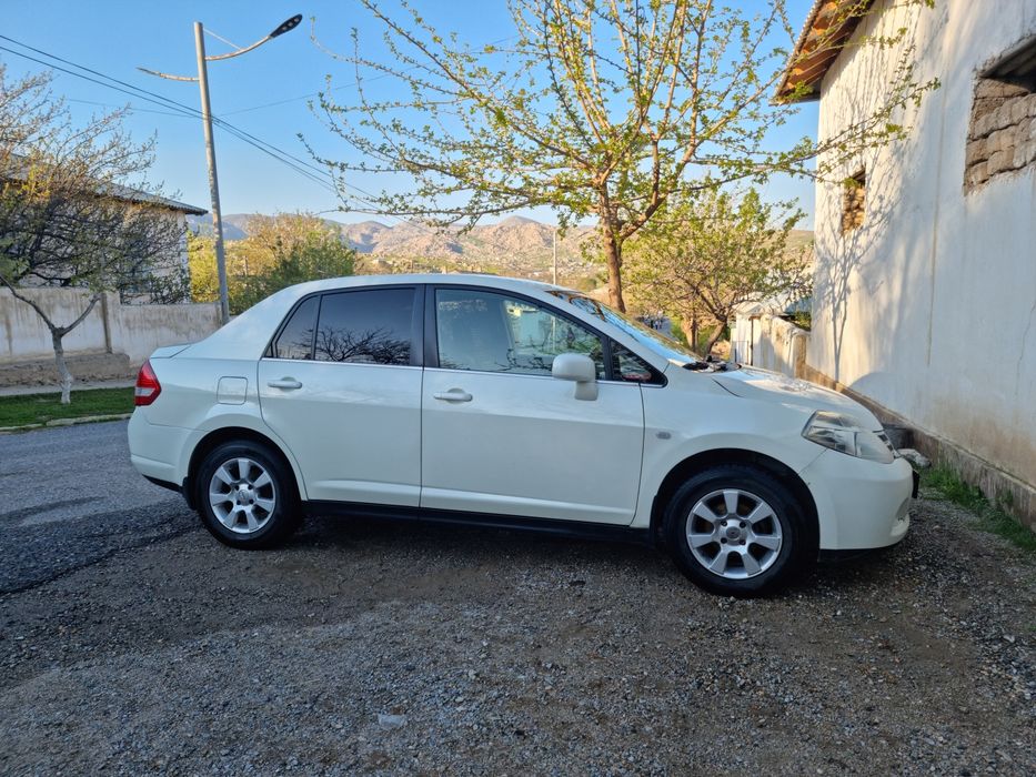 Nissan tiida sotiladi