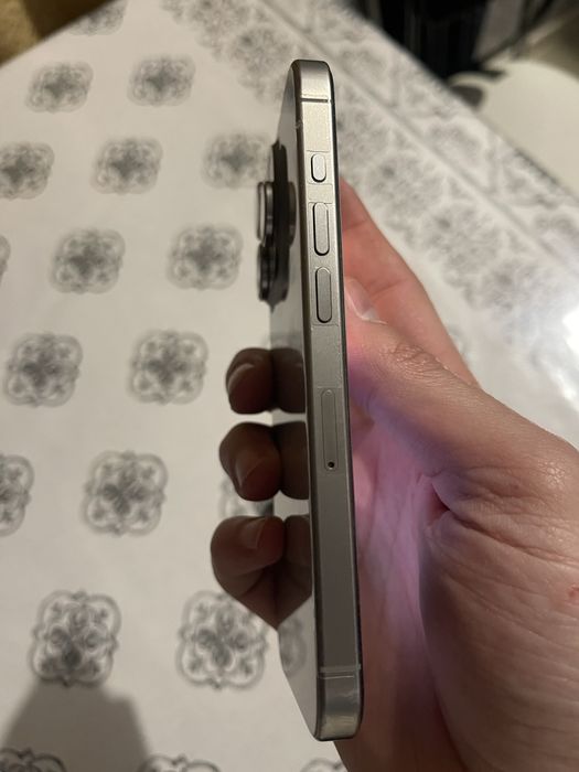 Продам IPhone 15pro(128g)