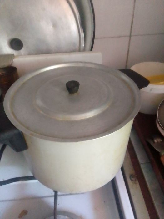 Кастрюли и сковородки