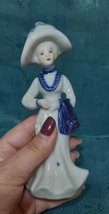 Средни и малки порцеланови фигурки от различни държави