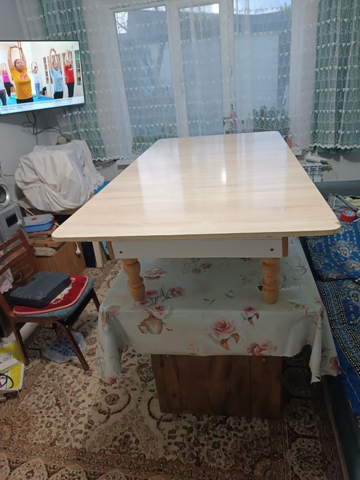 продаю стол  в отличном  новом состоянии