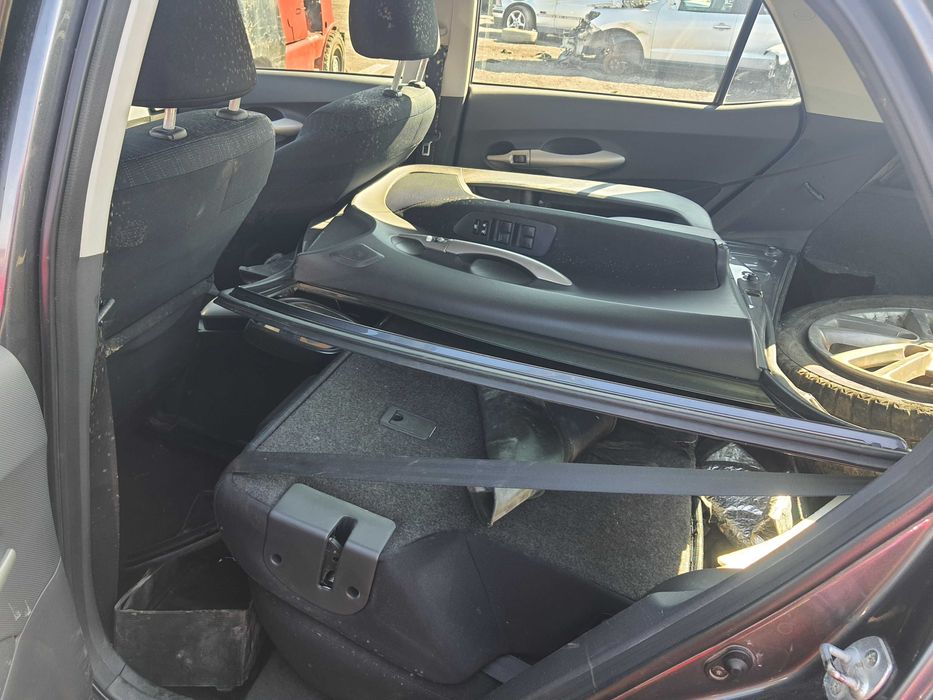 На части! Toyota Auris 2.0 D4D