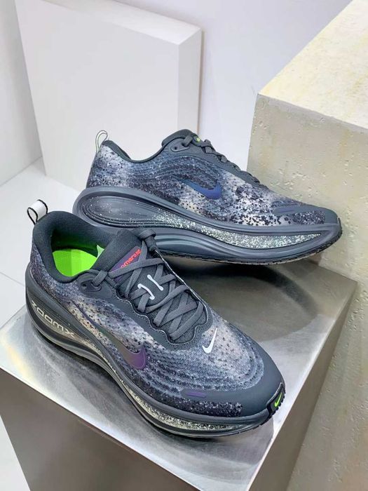 Продавам нови мъжки маратонки Nike Vomero plus Anthracite/Oatmeal/Volt/Black