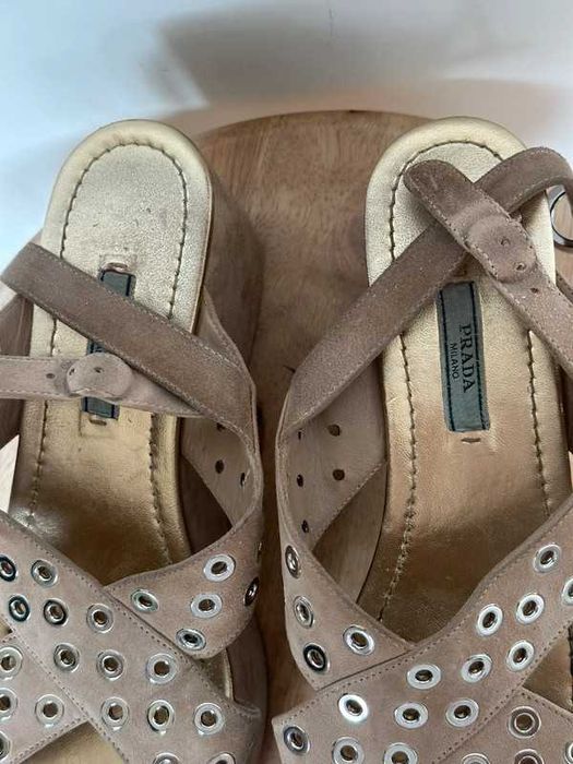 Sandale cu platformă din piele întoarsă Prada