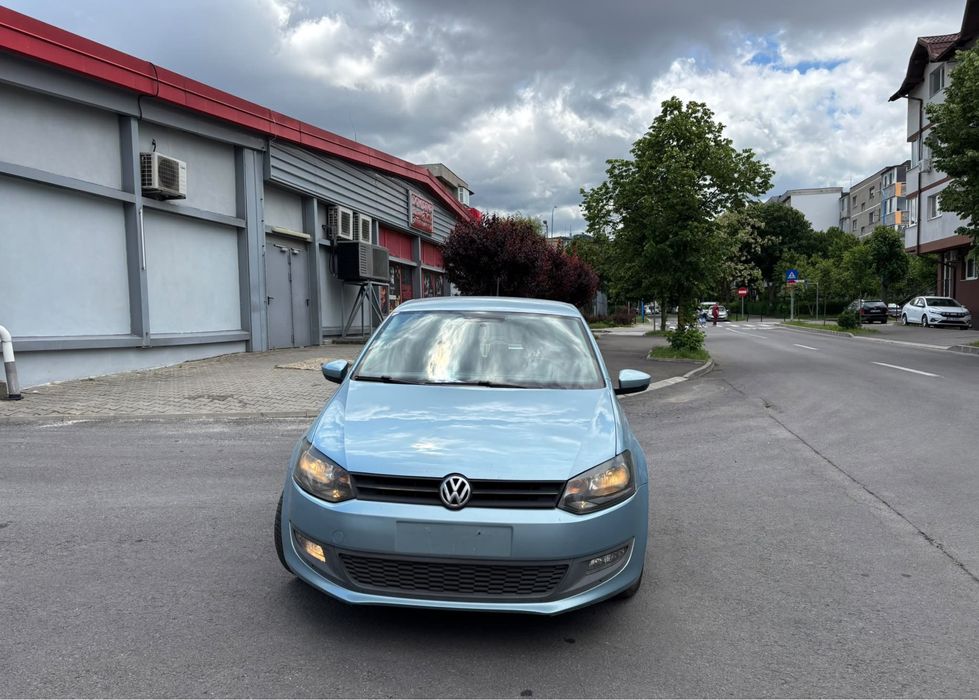 VOLKSWAGEN Polo