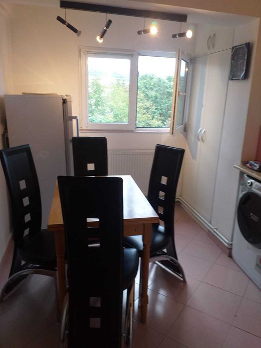inchiriez apartament zona cetate
