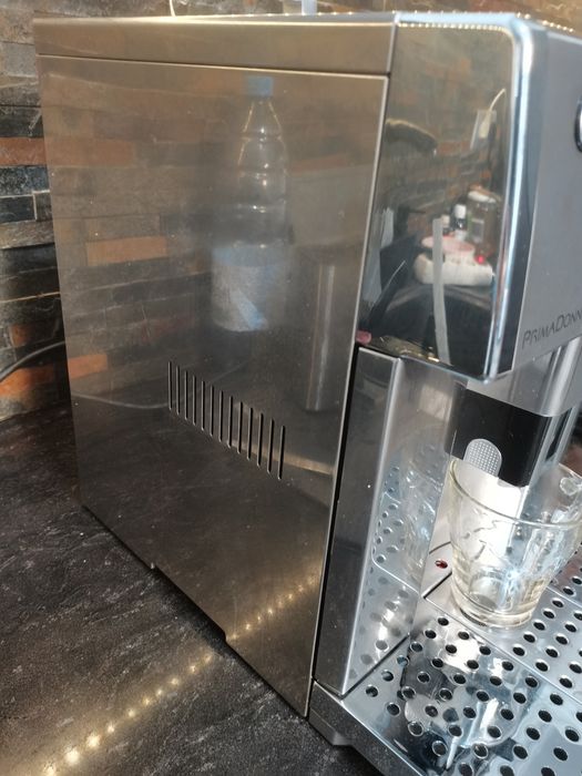 Aparat de cafea Delonghi