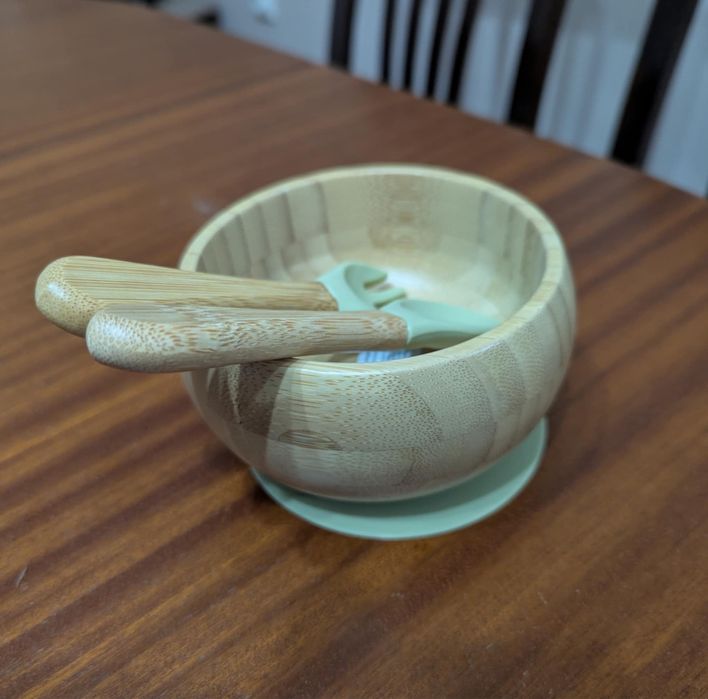 Бамбукова купичка с противоплъзгаща подложка + вилица и лъжица