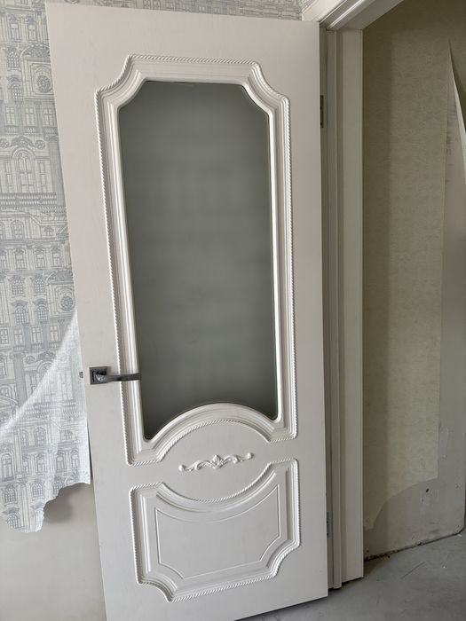 Межкомнатная деревяная дверь