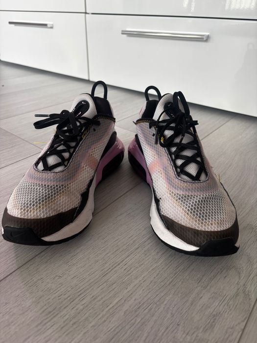 Оригинални дамски  маратонки Найк