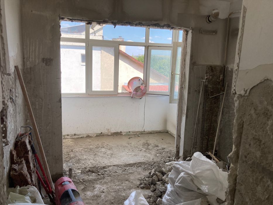 Tăiat beton, decupaje beton pardoseli, usi ferestre, carotare.