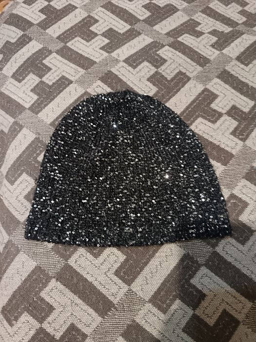 Одежды разные.Шапка.