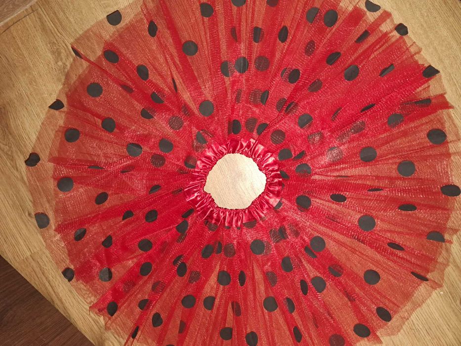 Fusta tutu rosie cu buline buburuza