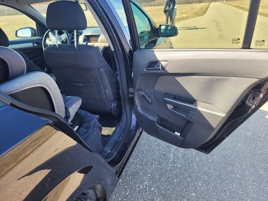 Vand Opel Astra H 1.6 benzina (116 CP) si cu GPL Tomasseto Qbox