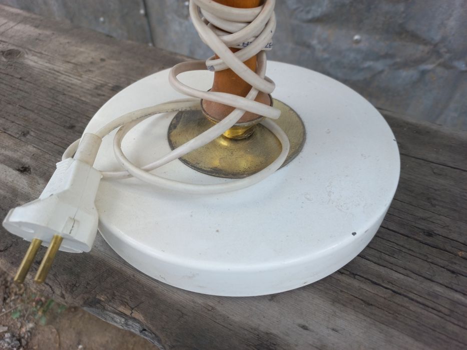 Настольная лампа