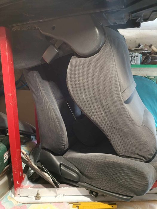 Продавам предни седалки от Тойота Корола/ Toyota Corolla Е110 3 врати