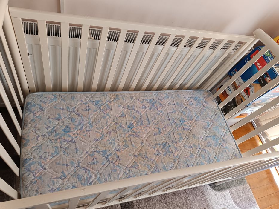 Продавам детско креватче с матрак 130/70, шкаф