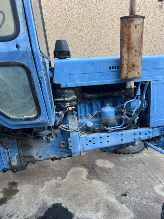 Traktor Ttz28 sotiladi