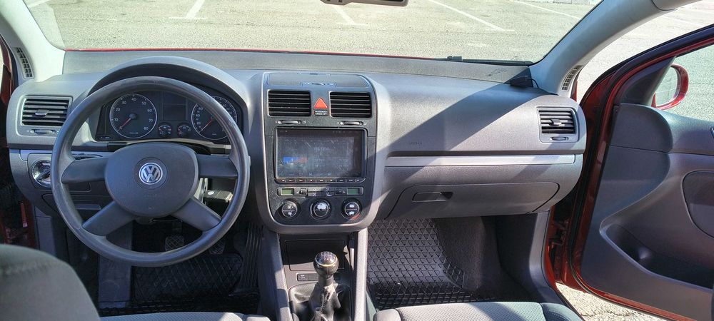 Volkswagen Golf 5 – 1.6 FSI (Benzină) – Întreținut & Dotat