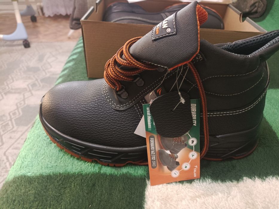 Продам спецобувь хорошего качества