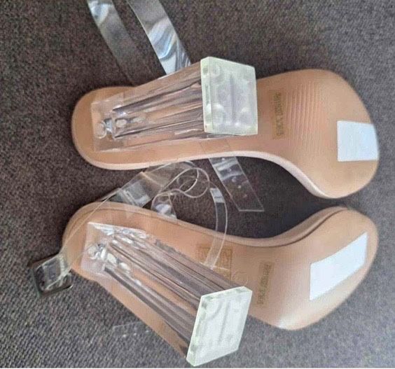 Елегантни дамски сандали