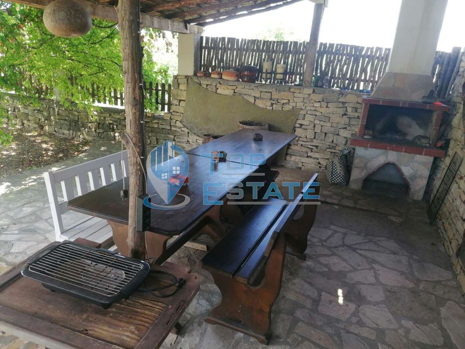 Автентично реновирана двуетажна къща за гости в село Куцина, област В