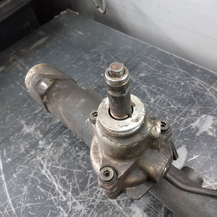 рулевая    рейка.  Ауди.  Б4